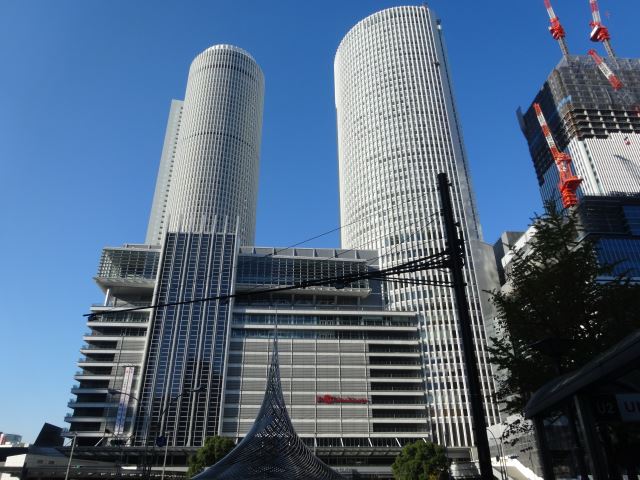 コンビニ　タカシマヤ（コンビニ）まで890m