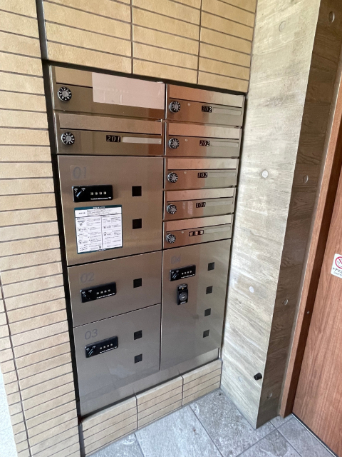 エントランス　宅配ボックス付き