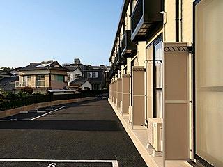 バルコニー　２Ｆのみフラワーボックス設置