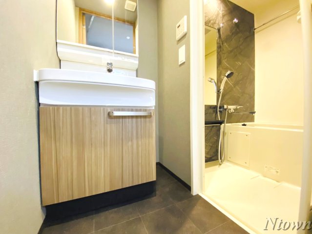 洗面設備　独立洗面台です