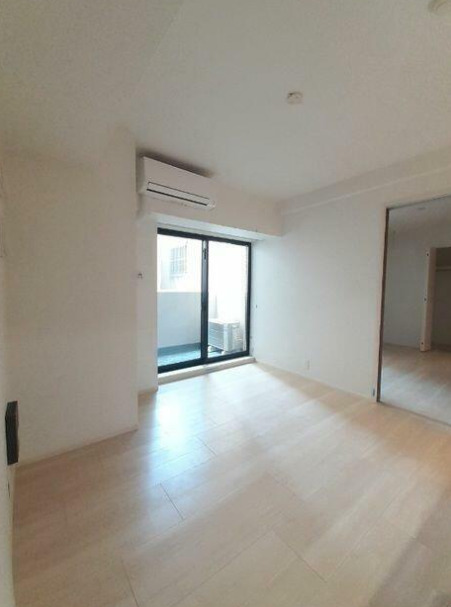 居室・リビング　※別部屋の参考写真です。