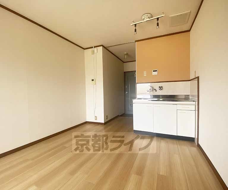 居室・リビング　落ち着いた雰囲気のお部屋です