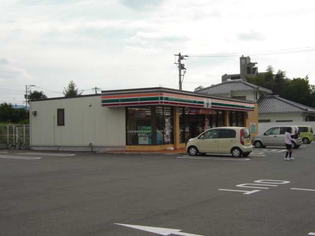 その他　コンビニ（その他）まで800m