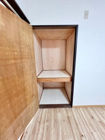 収納　貼替済みで清潔な押入れ