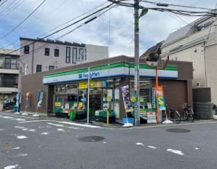 コンビニ　ファミリーマート池尻三丁目店（コンビニ）まで575m