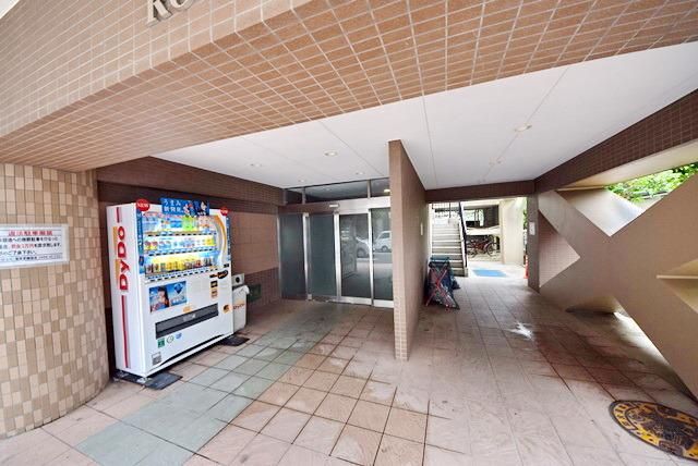 エントランス　★買い物便利な駅近1K！セキュリティ充実★