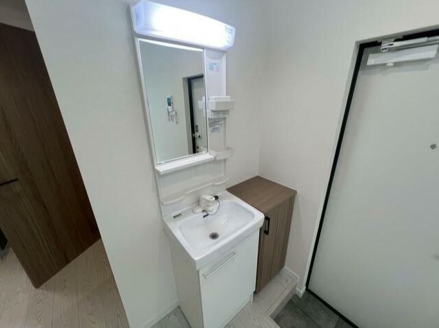 洗面設備　洗面独立で朝の準備もバッチリ