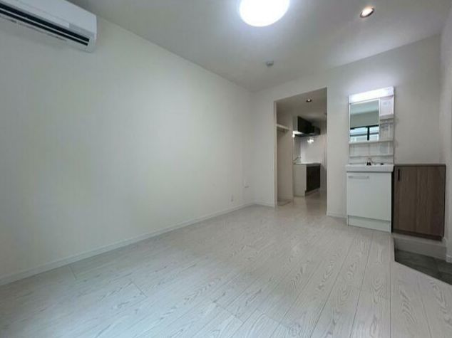 その他部屋・スペース　窓が大きくて開放感があります。