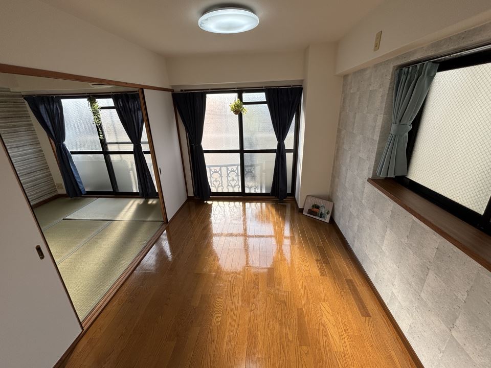 居室・リビング　☆２部屋ともベランダが繋がってます☆