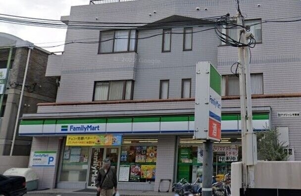 コンビニ　ファミリーマート甲陽園駅前（コンビニ）まで572m