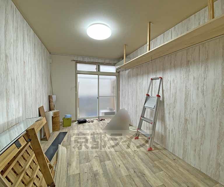 居室・リビング　大型バイク駐輪可能な物件です。ワイドなキッチンで自炊し...