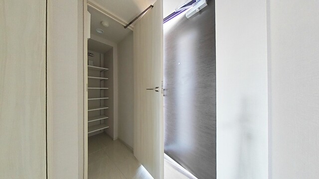 玄関　※５階同間取り参考写真※