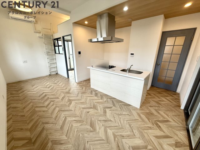 居室・リビング　エアコン付きです☆