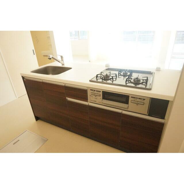 キッチン　３口ガスコンロ付システムキッチン