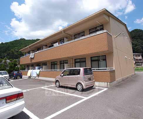 建物外観　ガレージ１台込み！