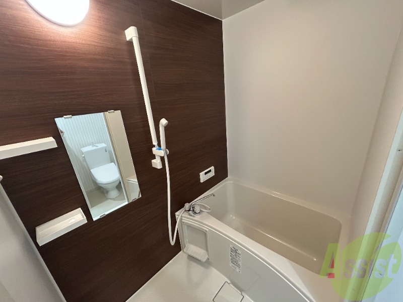 バス・シャワールーム　浴室は狭すぎず、シャワーも浴びやすそうです。