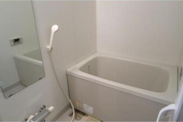 バス・シャワールーム　※写真は同じマンションの違う部屋のものになります。