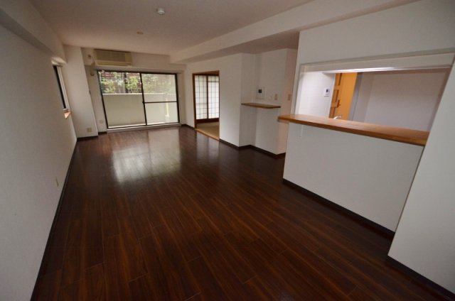 居室・リビング　専用庭付き♪LDKは広々２０帖♪