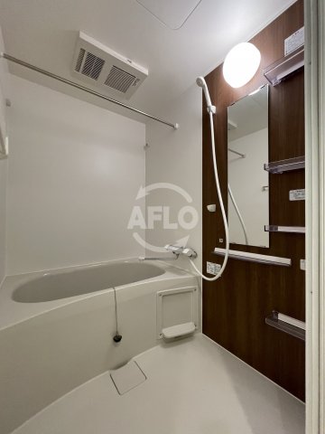 バス・シャワールーム　セレニテ福島プリエ　浴室