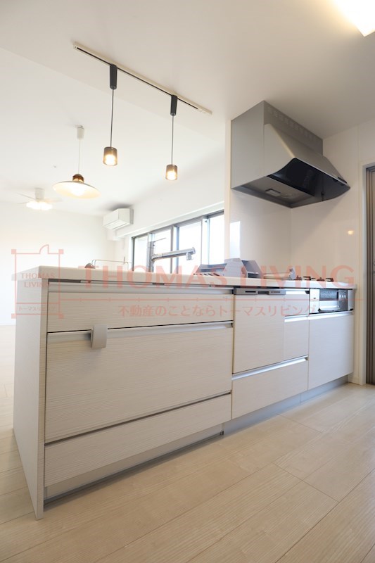 キッチン　※同型参考写真