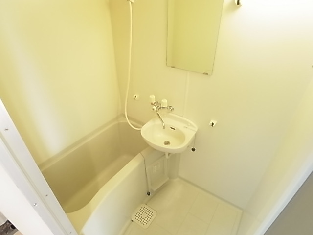 バス・シャワールーム　お風呂・トイレ別のセパレートはいいですね。