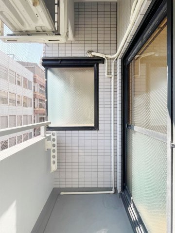 バルコニー　同タイプ別号室のもの、実際の部屋と仕様等が異なる場合あり。