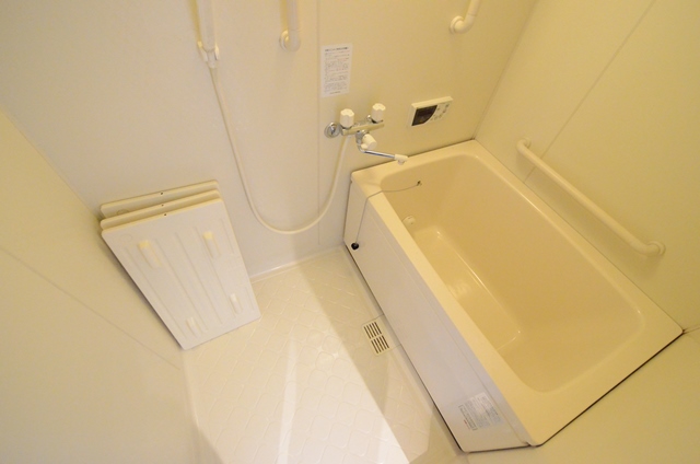 バス・シャワールーム　追い焚き機能付きで便利です！