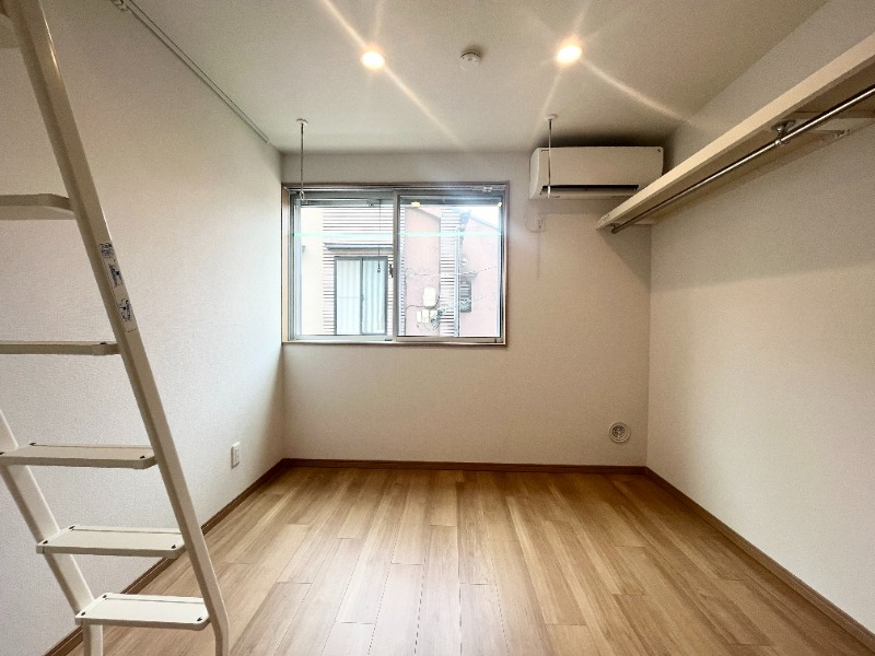 居室・リビング　６．９帖のお部屋です