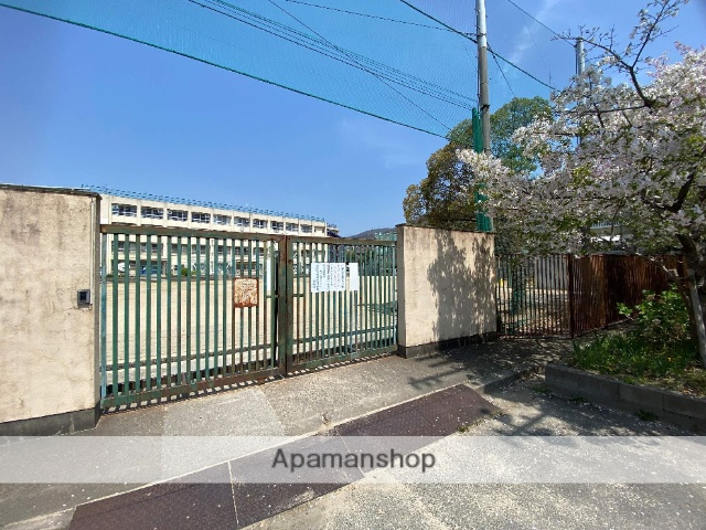 小学校　東大阪市立繩手東小学校（小学校）まで512m