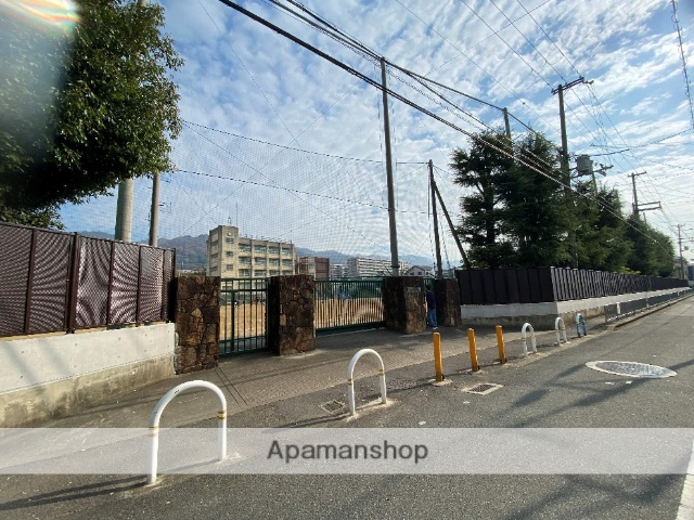 中学校　東大阪市立中学校枚岡中学校（中学校）まで583m