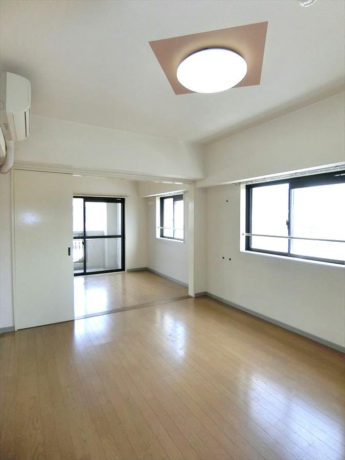 居室・リビング　同じ間取りの別部屋の写真です。