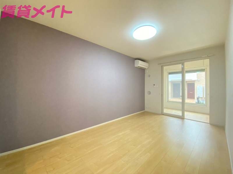 居室・リビング　反転タイプ参考写真