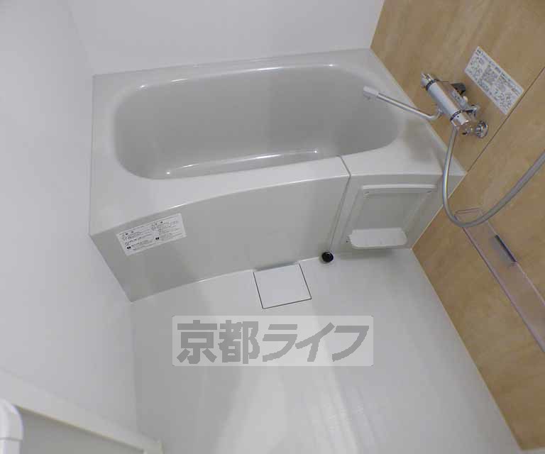 バス・シャワールーム　新築できれいな部屋です