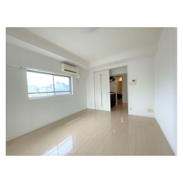 居室・リビング　※別部屋の参考写真です。