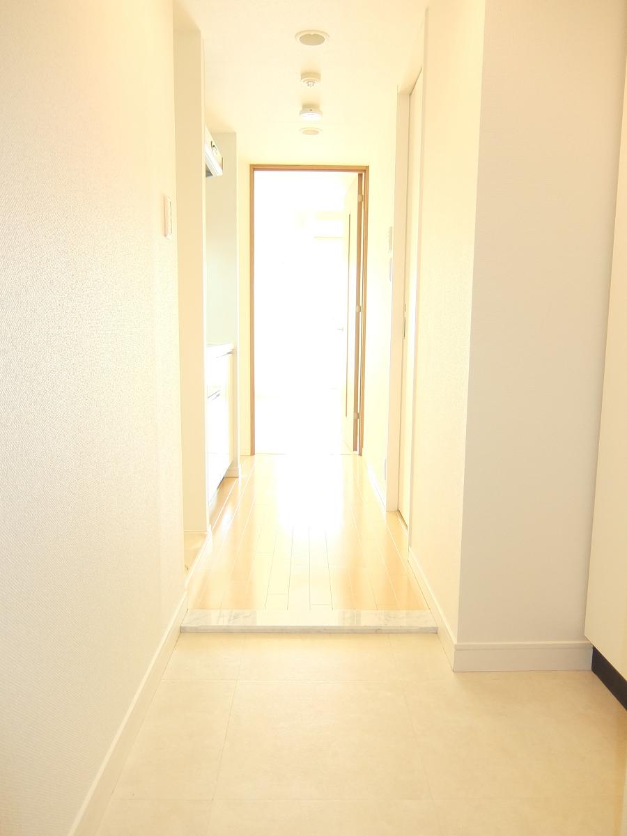 玄関　※参考写真