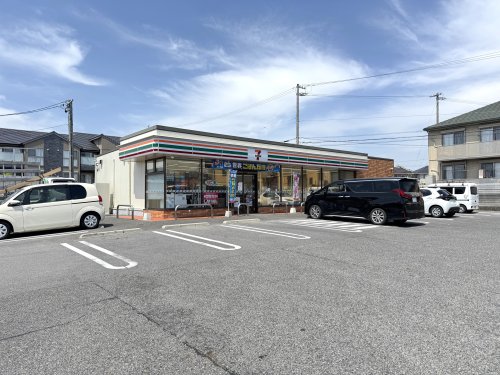 コンビニ　セブンレイブン大留店（コンビニ）まで693m