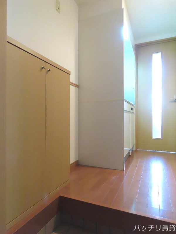 玄関　※同型タイプ写真の為、現状優先。初期費用分割可能