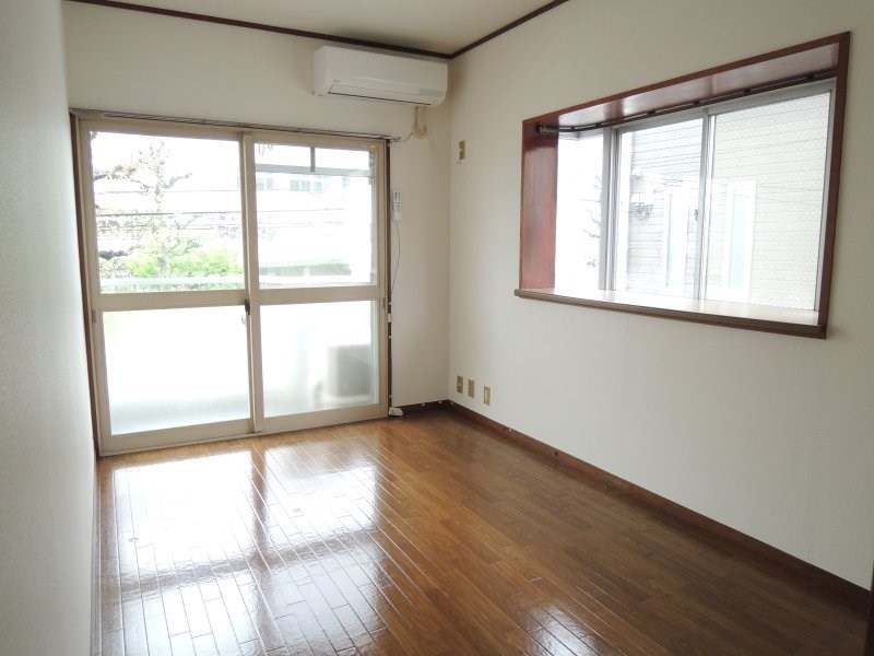 その他部屋・スペース　南に面した洋室は採光・通風に優れた心地よい空間です