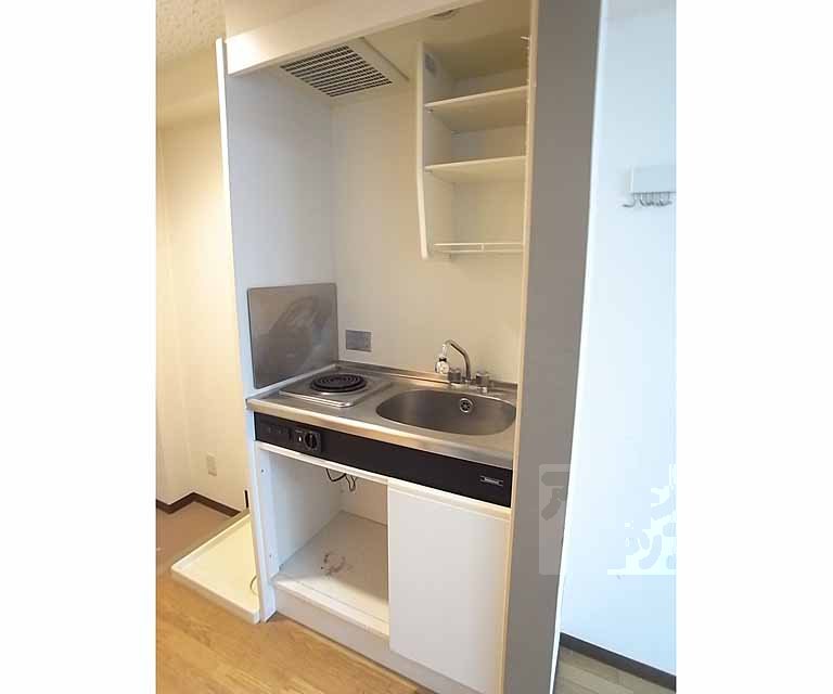 キッチン　１口電化コンロ付きのキッチンを完備しております。