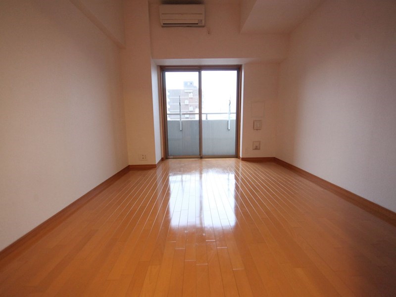 その他部屋・スペース　洋室8.5帖　エアコン完備　クローゼット付　バルコニー