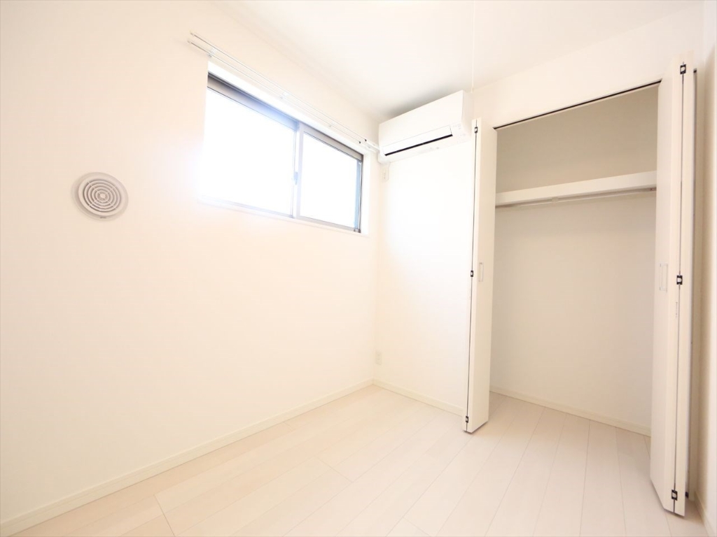 収納　洋室3.8帖　クローゼット付（収納充実してます）