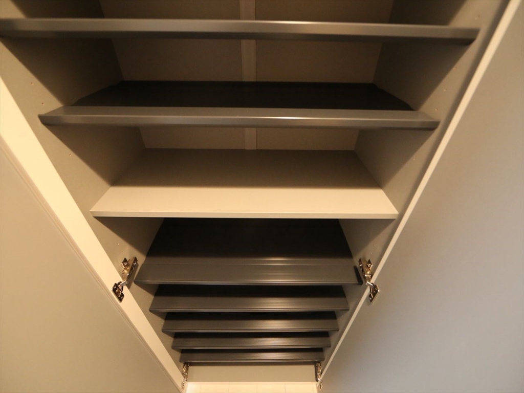 玄関　玄関　シューズッボックス付（収納充実してます）