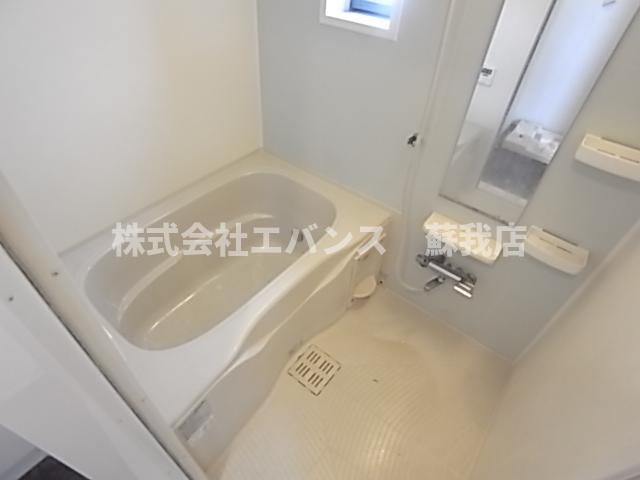 バス・シャワールーム　コンパクトで使いやすいお風呂です