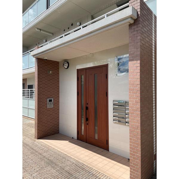 玄関　※同物件の同タイプのお部屋です