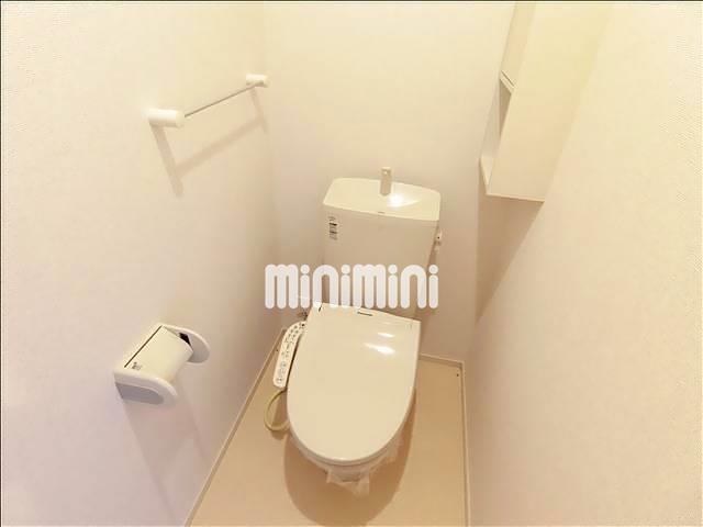 トイレ　温水洗浄便座機能付きのトイレです。
