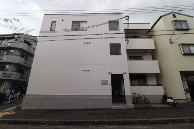 建物外観　明るそうですね。