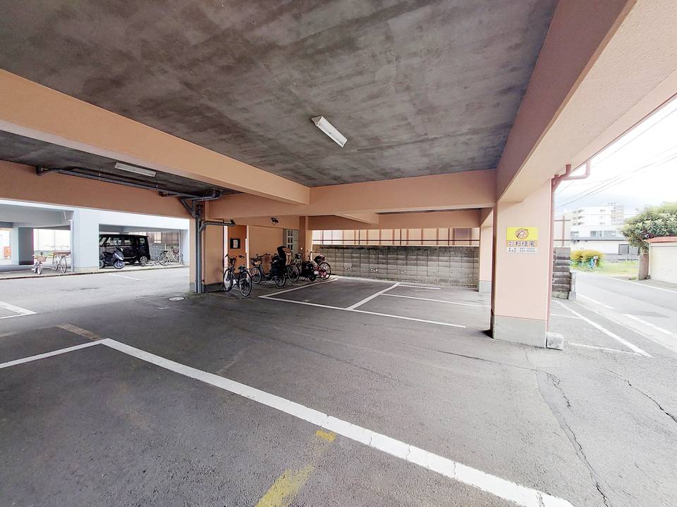 駐車場　駐車場