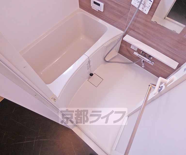 バス・シャワールーム　バスルームです。