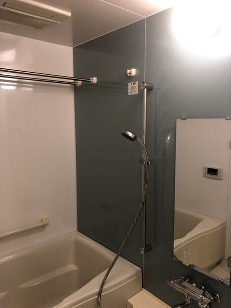 バス・シャワールーム　※写真は同じマンションの違う部屋のものになります。