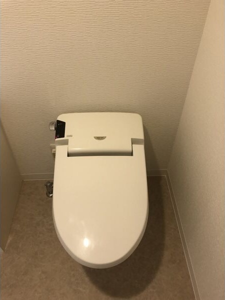 トイレ　※写真は同じマンションの違う部屋のものになります。